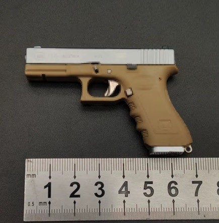 Пистолет модель металлическая Glock 17 песочный